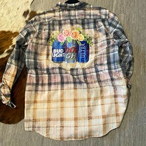 Bleached Luke combs flannel